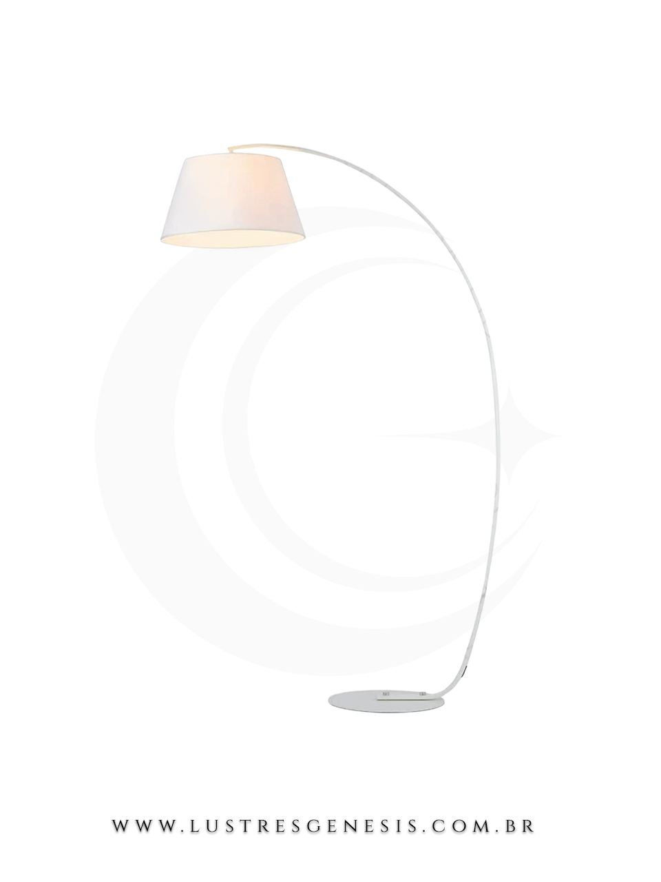 Luminária de chão coluna com cúpula branca Crooked, ideal para sala de estar, quartos e escritórios, da marca Sindora.